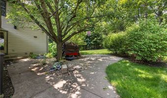 939 Barberry Cir, Amherst, OH 44001