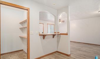 423 N 9th Ave, Brandon, SD 57005