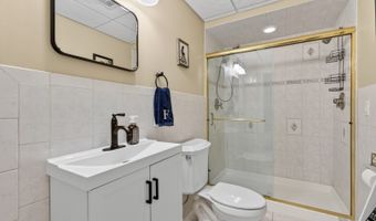 941 Par Dr, Algonquin, IL 60102