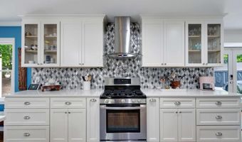 813 Lakeshore Dr, Berkeley Lake, GA 30096