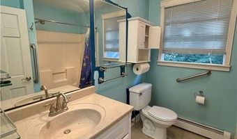 11 Pawtucket Ave, Bristol, RI 02809