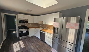 6422 PICKETT St, Alexandria, VA 22306