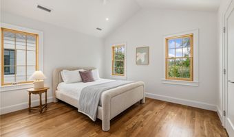 349 SE 4th St, Bentonville, AR 72712