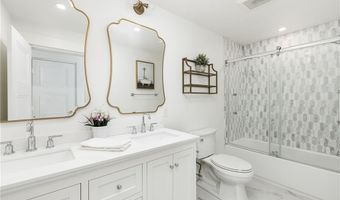 17 Old Beach Rd, Newport, RI 02840