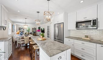 292 Summerhill Dr, Aurora, OH 44202