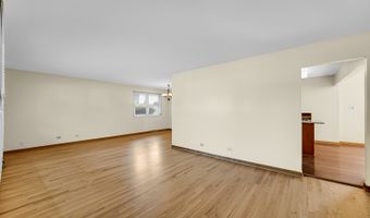 2042 W Spring Ridge Dr, Arlington Heights, IL 60004