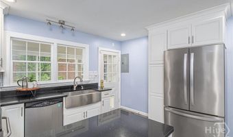 14 E 54th St, Savannah, GA 31405