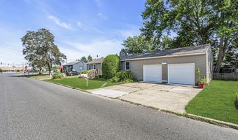 9 Frederick Dr, Bayville, NJ 08721