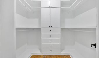 900 PERRIN Dr, Arabi, LA 70032