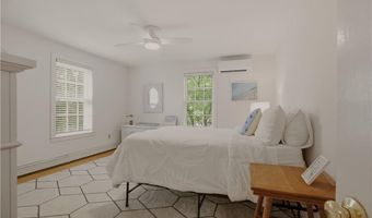 7 Clay St, Newport, RI 02840