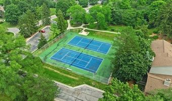 2208 Applewood Ct, Ann Arbor, MI 48103