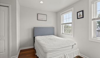 330 S CLINTON St, Baltimore, MD 21224