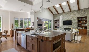 2210 Triunfo Pl, Agoura Hills, CA 91301