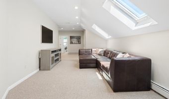 3 Buckingham Rd, Bayonne, NJ 07035