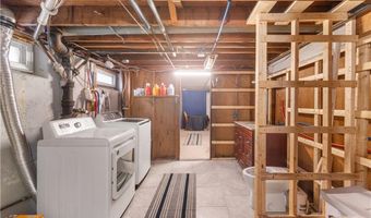 64 Deerfield Dr, Warwick, RI 02886