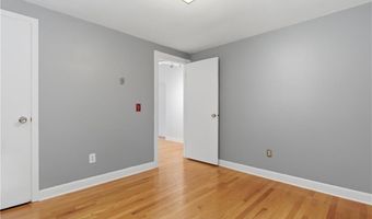 8 Ledgemont Dr, Lincoln, RI 02865