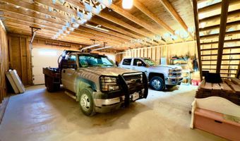 300 Round Up Ln, Bakersfield, MO 65609