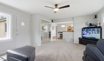 237 N Pioneer Dr, Addison, IL 60101