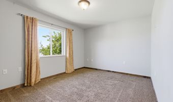 1006 NE 28th Ave, Aberdeen, SD 57401
