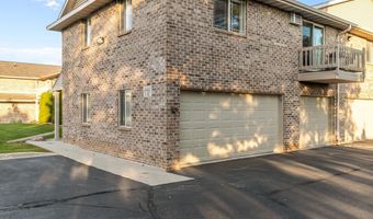 3333 N CASALOMA Dr 9, Appleton, WI 54913