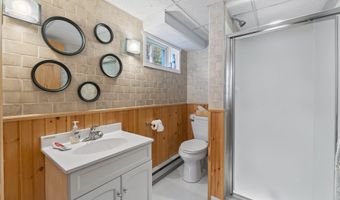 146 Parkwood Dr, Augusta, ME 04330