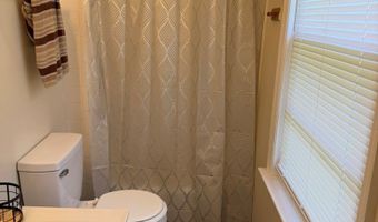 2115 Robinhood Dr, Albany, GA 31707