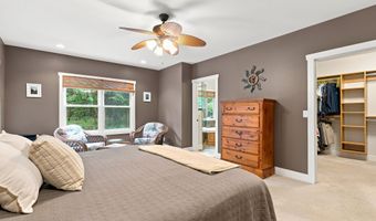 3235 Lakeview Dr, Allegan, MI 49010
