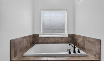 16913 Juniper Dr, Basehor, KS 66007