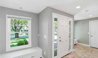 24 Wildflower Rd, Barrington, RI 02806