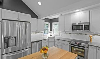 30 Eldredge Ave, East Greenwich, RI 02818