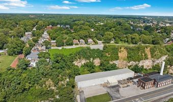 711 Riverview Dr, Alton, IL 62002