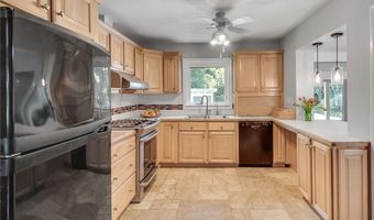 2821 Laurel Ridge Dr, Decatur, GA 30033