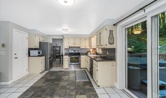 5 Hickory Hill Dr, Londonderry, NH 03053