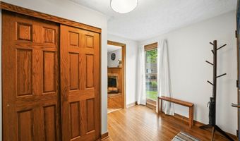205 IRONWOOD Cir, Aurora, OH 44202