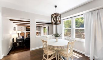 486 Edgeworthe Dr SE, Ada, MI 49301