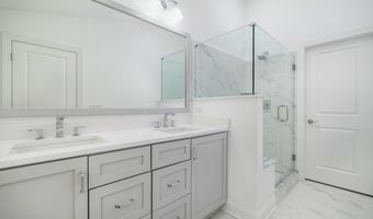 15 E Cross Trl 15, Danbury, CT 06810