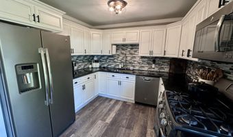 34 Venus Dr, Albany, NY 12211
