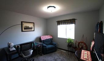 1127 NE 32nd Ave, Aberdeen, SD 57401