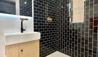 17821 POND Rd, Ashton, MD 20861