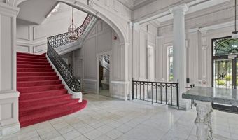 553 Bellevue Ave 14, Newport, RI 02840