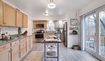 299 Scenic Dr, Blakeslee, PA 18610