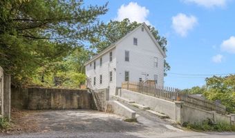 551 Chestnut St 1, Athol, MA 01331