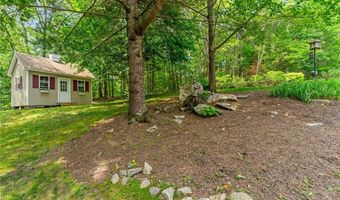 16 Leonard Dr, North Smithfield, RI 02896