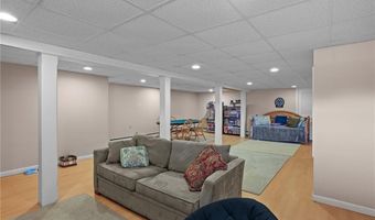 18 Quail Ridge Rd, Cranston, RI 02921