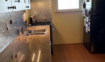 6 Poplar Rd, Amityville, NY 11701