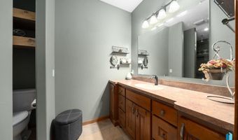 212 N Fairway Dr, Brandon, SD 57005