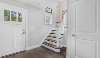 36 Wanda St, Narragansett, RI 02882