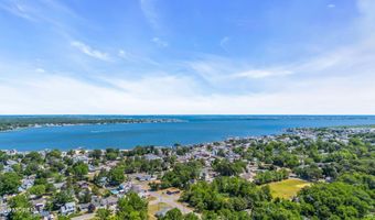375 E Barnegat Ave, Bayville, NJ 08721