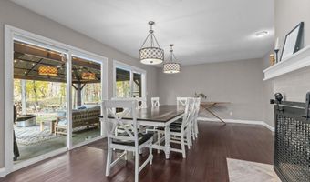 11 HILLTOP Ct, Appleton, WI 54914