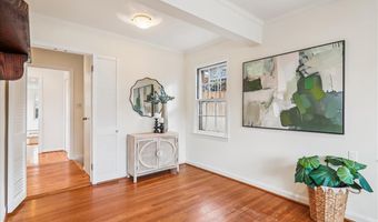 941 N MCKINLEY Rd, Arlington, VA 22205